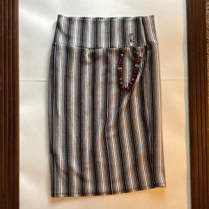 NWT LuLaRoe CASSIE Black White Stripe Print Sexy Pull On Straight Pencil Skirt S